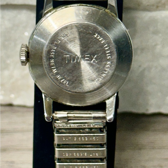 Late 50s Woman’s wind up Timex Watch - Picture 4 of 7